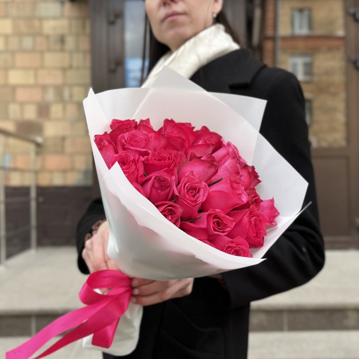 25 малиновых роз Палома Роял 40 см