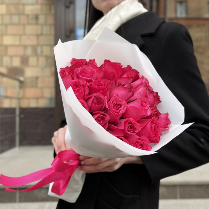 25 малиновых роз Палома Роял 40 см