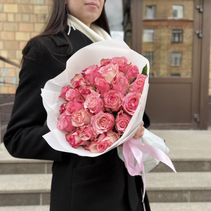 25 розовых роз Алани микс