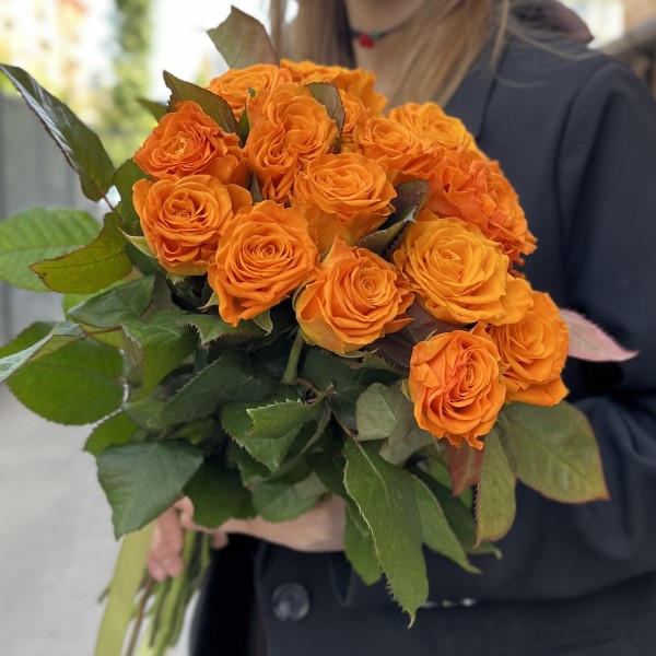 15 оранжевых роз Элеганс 60 см