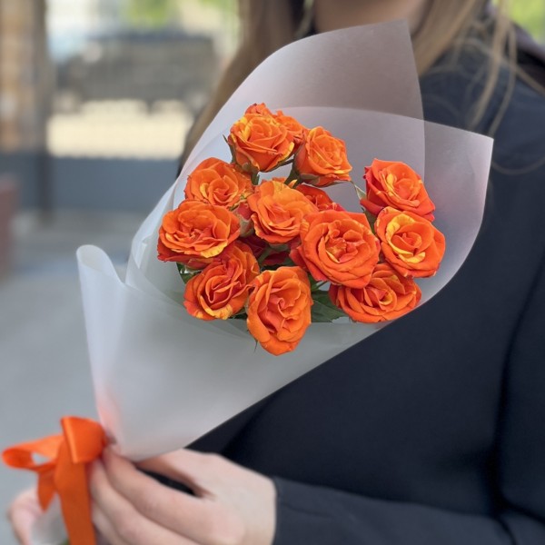 3 огненные кустовые розы Смэшинг 40 см