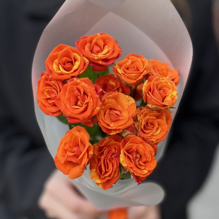 3 огненные кустовые розы Смэшинг 40 см