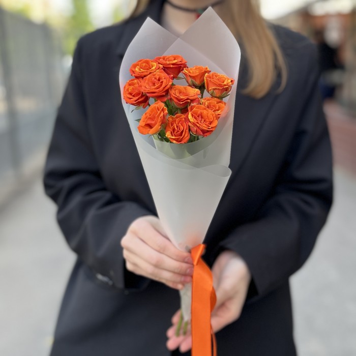 3 огненные кустовые розы Смэшинг 40 см