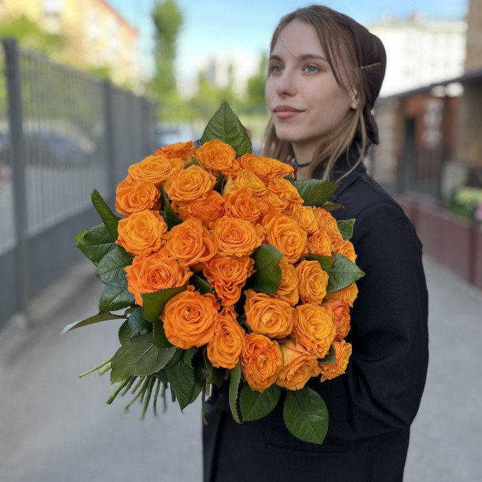35 оранжевых Роз Элеганс 60 см