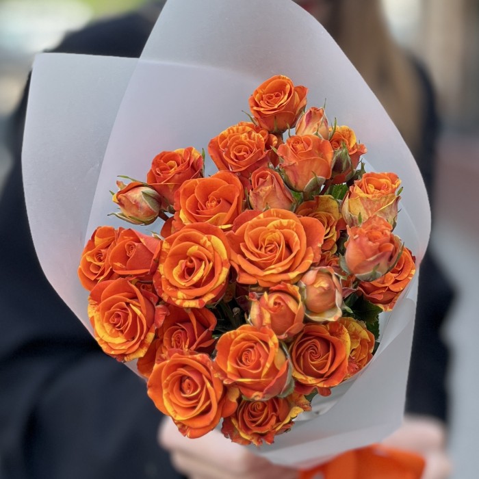 5 огненных кустовых роз Смэшинг 40 см