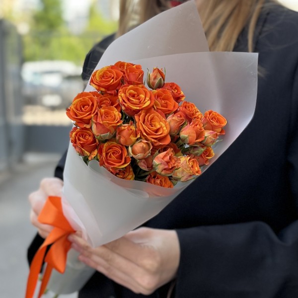 5 огненных кустовых роз Смэшинг 40 см