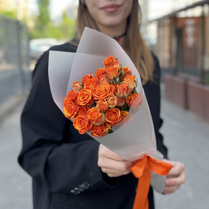 5 огненных кустовых роз Смэшинг 40 см