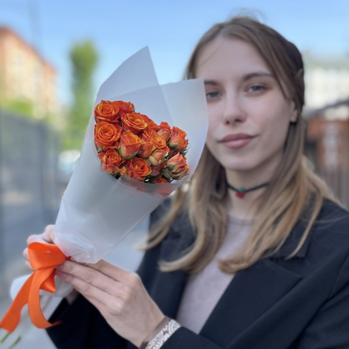 5 огненных кустовых роз Смэшинг 40 см