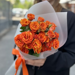 7 огненных кустовых роз Смэшинг 40 см