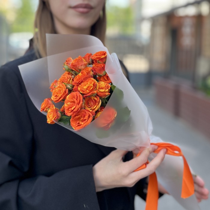 7 огненных кустовых роз Смэшинг 40 см