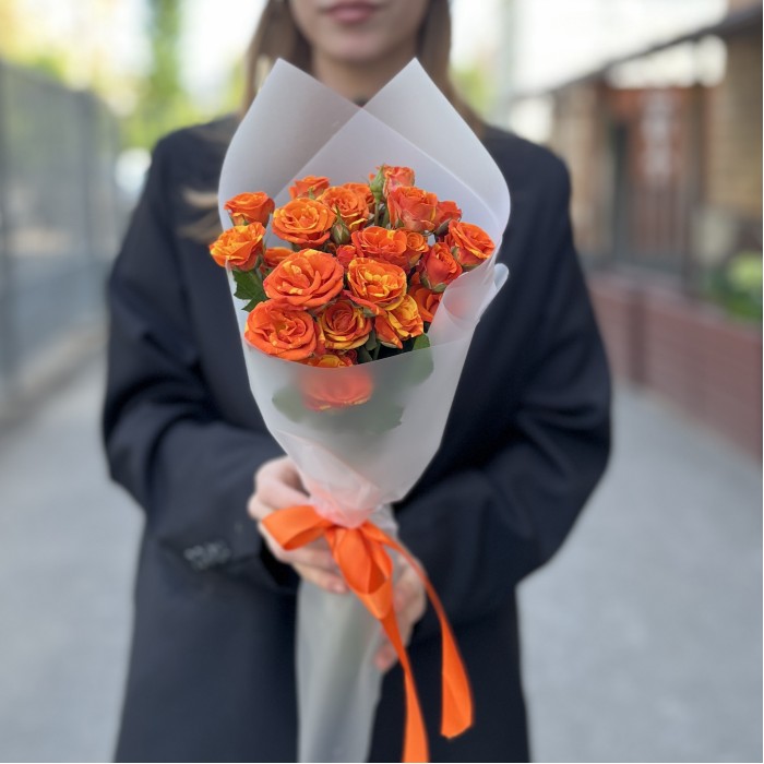 7 огненных кустовых роз Смэшинг 40 см