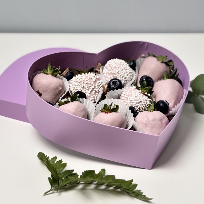 Клубника в сиреневом шоколаде малиновые сны с голубикой 9 ягод