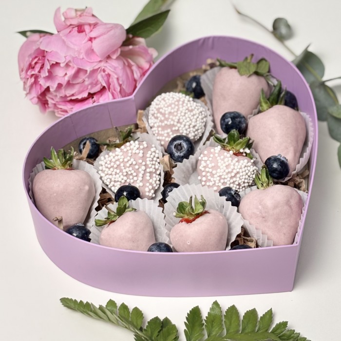 Клубника в сиреневом шоколаде малиновые сны с голубикой 9 ягод