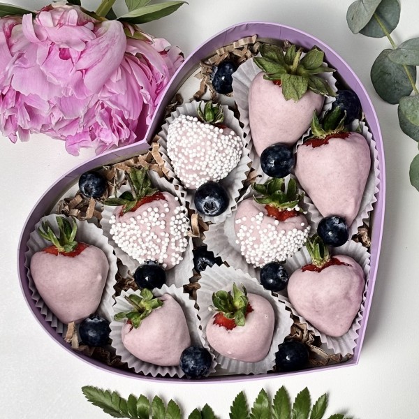 Клубника в сиреневом шоколаде малиновые сны с голубикой 9 ягод