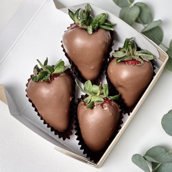 Клубника в шоколаде классика из 4 ягод