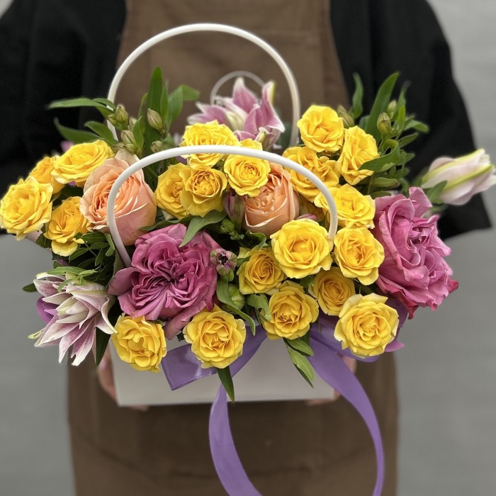 Букет дня в корзине Сочный микс