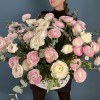 51 нежный микс ранункулюсов в корзине с эвкалиптом