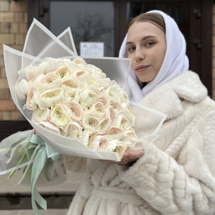 Букет из 51 Ранункулюса Ханой