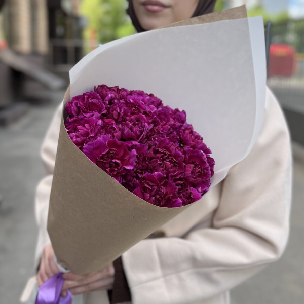 25 фиолетовых гвоздик