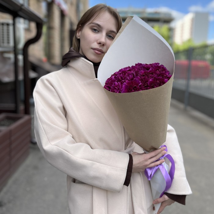 25 фиолетовых гвоздик