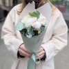 3 пиона Фестива XL с эвкалиптом