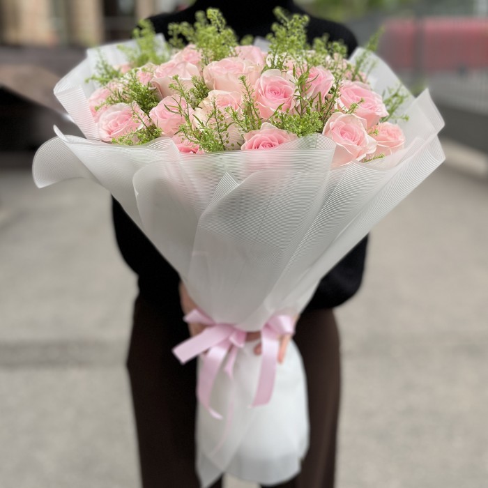 Букет из розовых роз на Жемчужную свадьбу