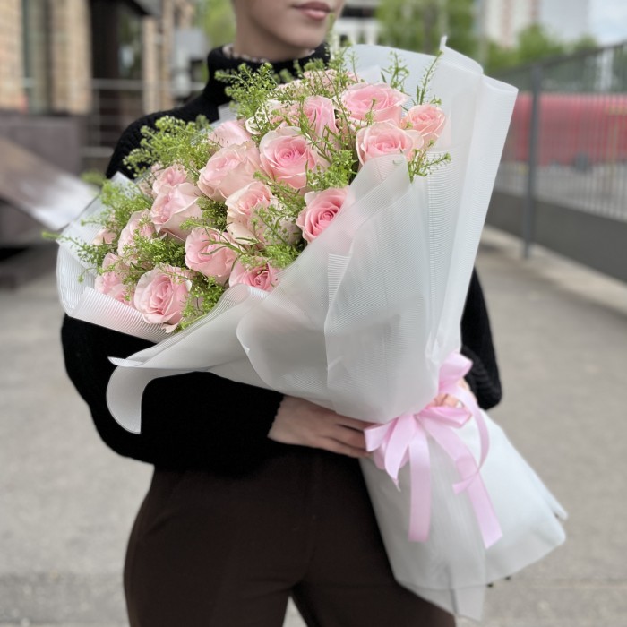 Букет из розовых роз на Жемчужную свадьбу
