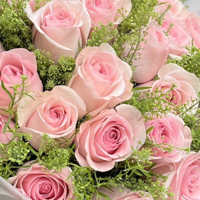 Букет из розовых роз на Жемчужную свадьбу