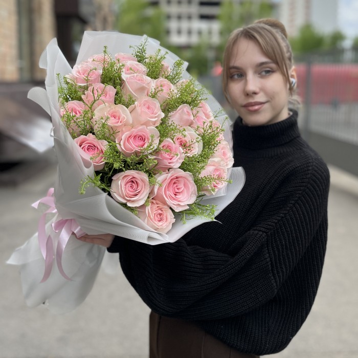 Букет из розовых роз на Жемчужную свадьбу