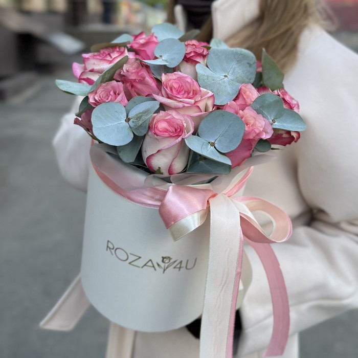 15 розовых роз Микс Алани в коробке