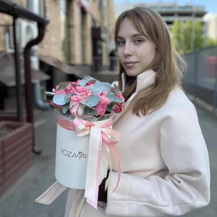 15 розовых роз Микс Алани в коробке