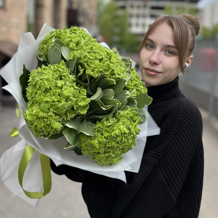 Летний букет из зеленых гортензий
