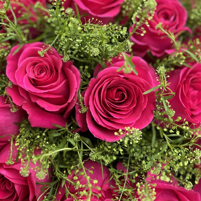 Малиновый букет из роз на Рубиновую свадьбу