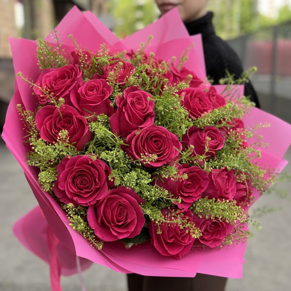 Малиновый букет из роз на Рубиновую свадьбу