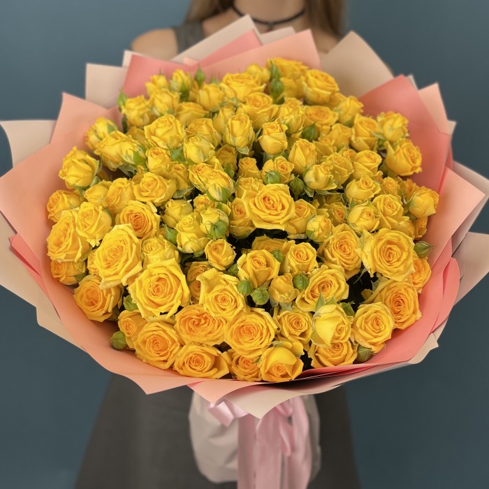 25 желтых кустовых роз Еллоу Бейби 50 см