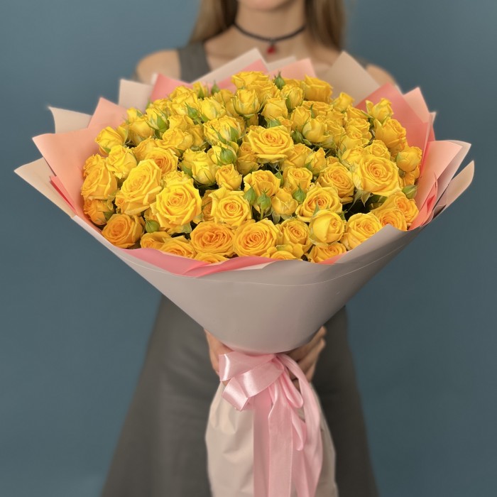 25 желтых кустовых роз Еллоу Бейби 50 см