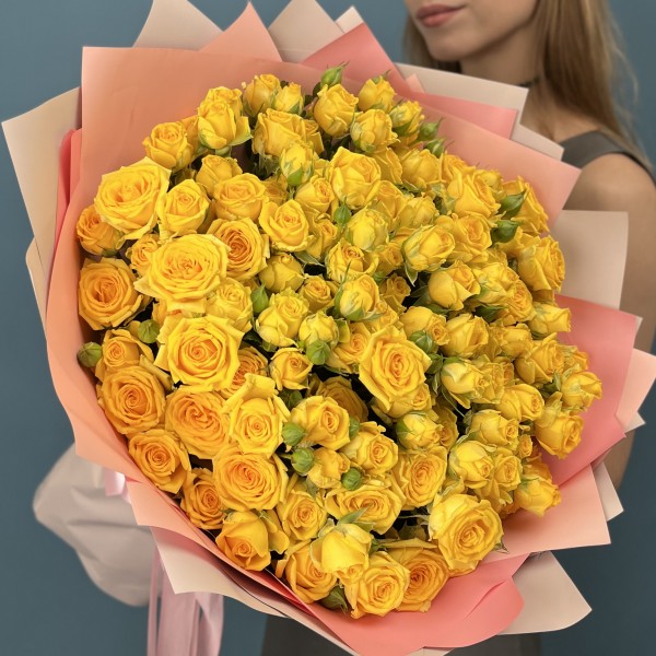 25 желтых кустовых роз Еллоу Бейби 50 см