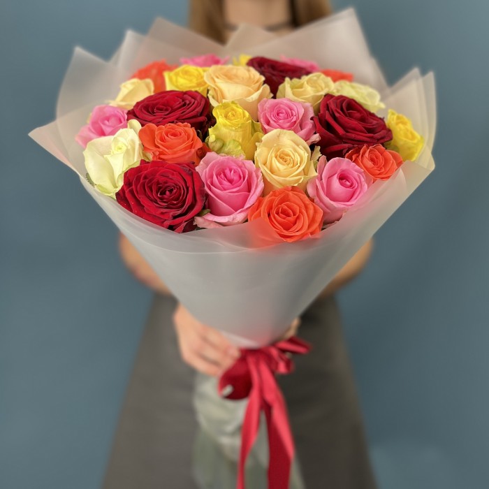 25 ярких роз MIX 60 см
