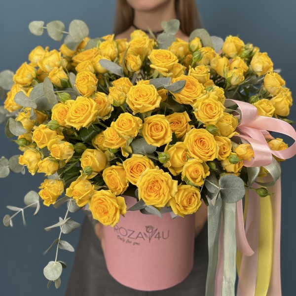 25 кустовых роз Еллоу Бейби в коробке