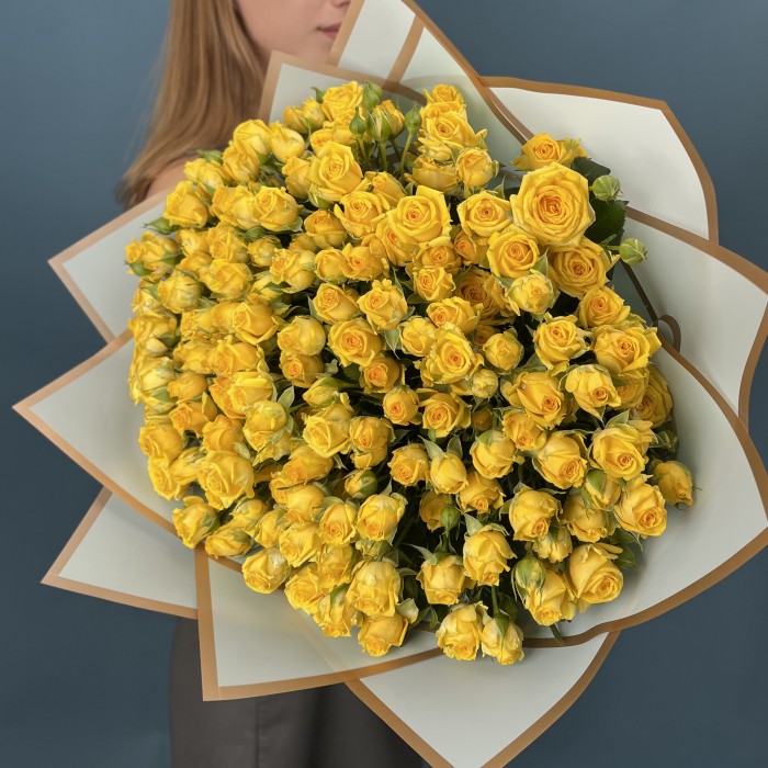 35 кустовых роз Еллоу Бейби 50 см