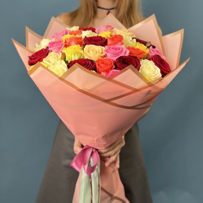 35 ярких роз MIX 60 см