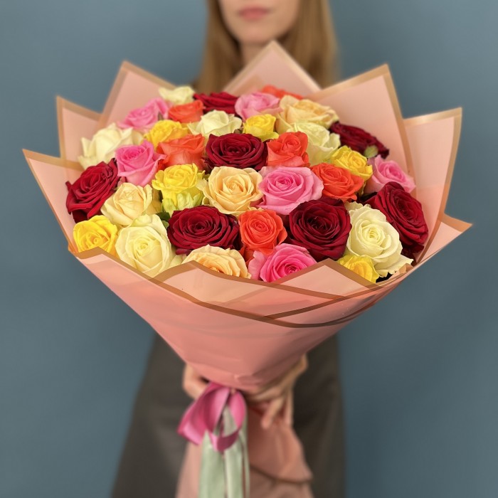 35 ярких роз MIX 60 см