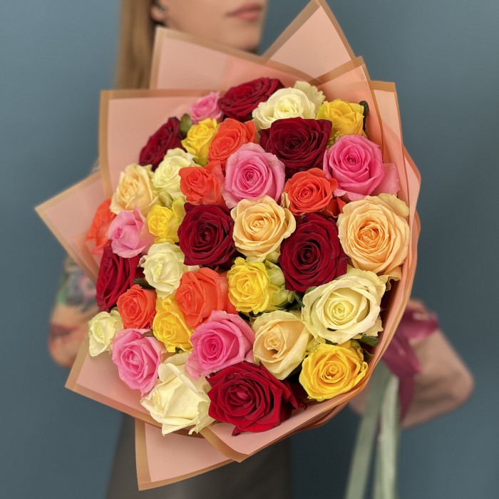 35 ярких роз MIX 60 см