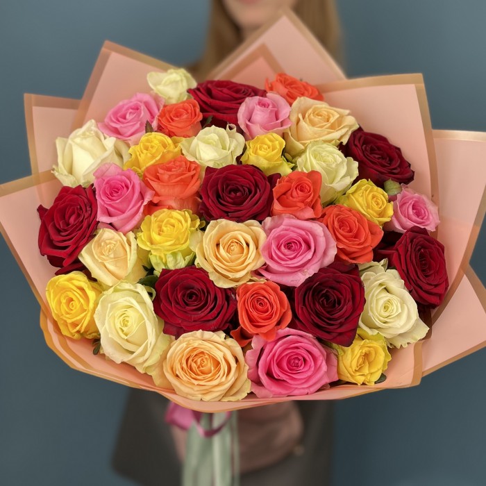 35 ярких роз MIX 60 см