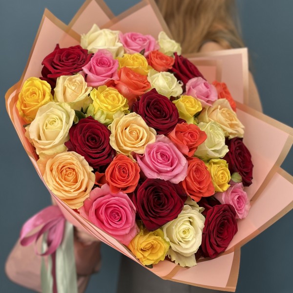 35 ярких роз MIX 60 см