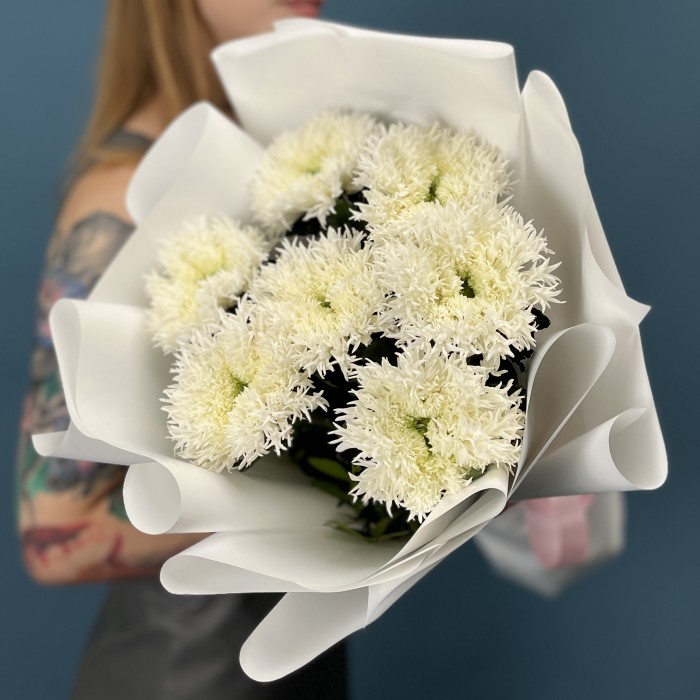 7 белых пушистых хризантем Этруско