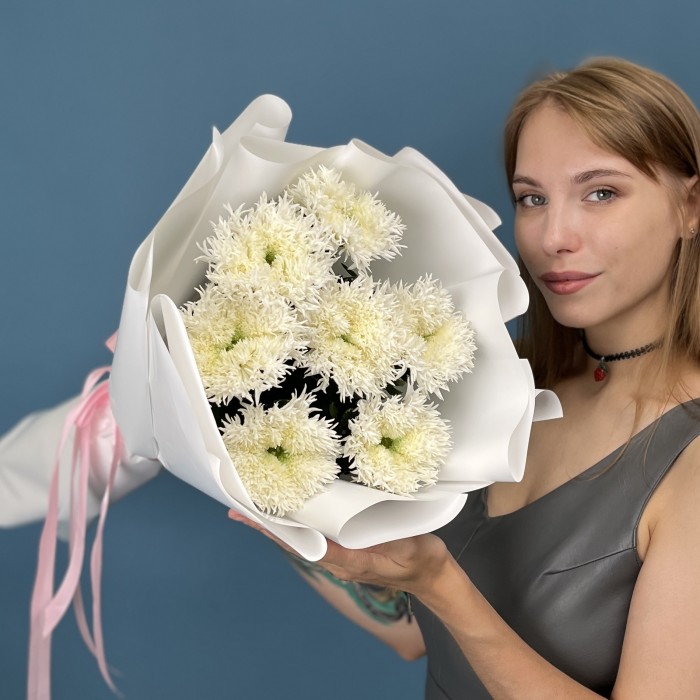 7 белых пушистых хризантем Этруско