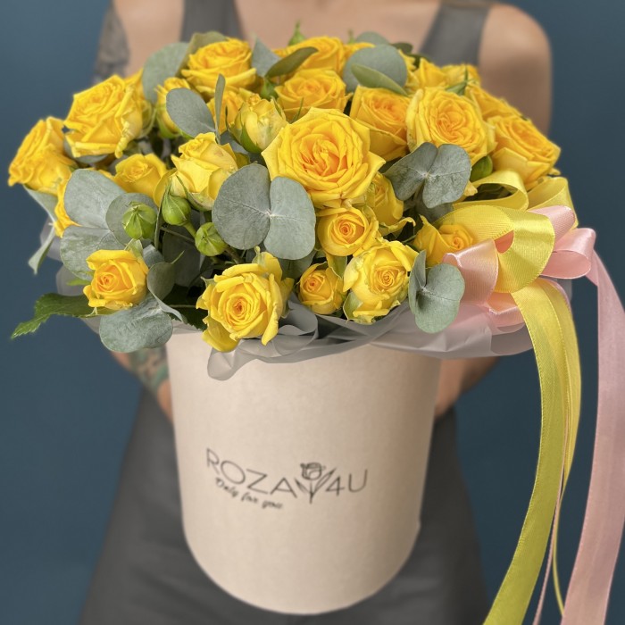 7 кустовых роз Еллоу Бейби в коробке