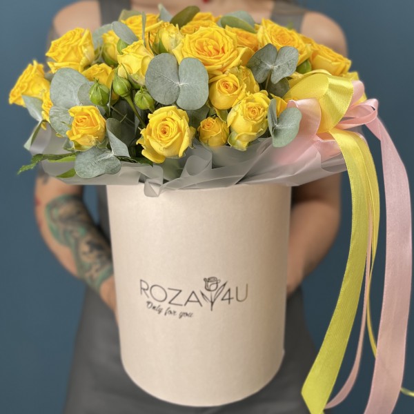 7 кустовых роз Еллоу Бейби в коробке