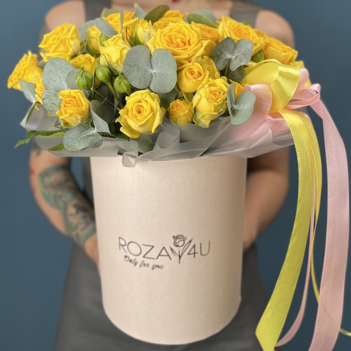 7 кустовых роз Еллоу Бейби в коробке